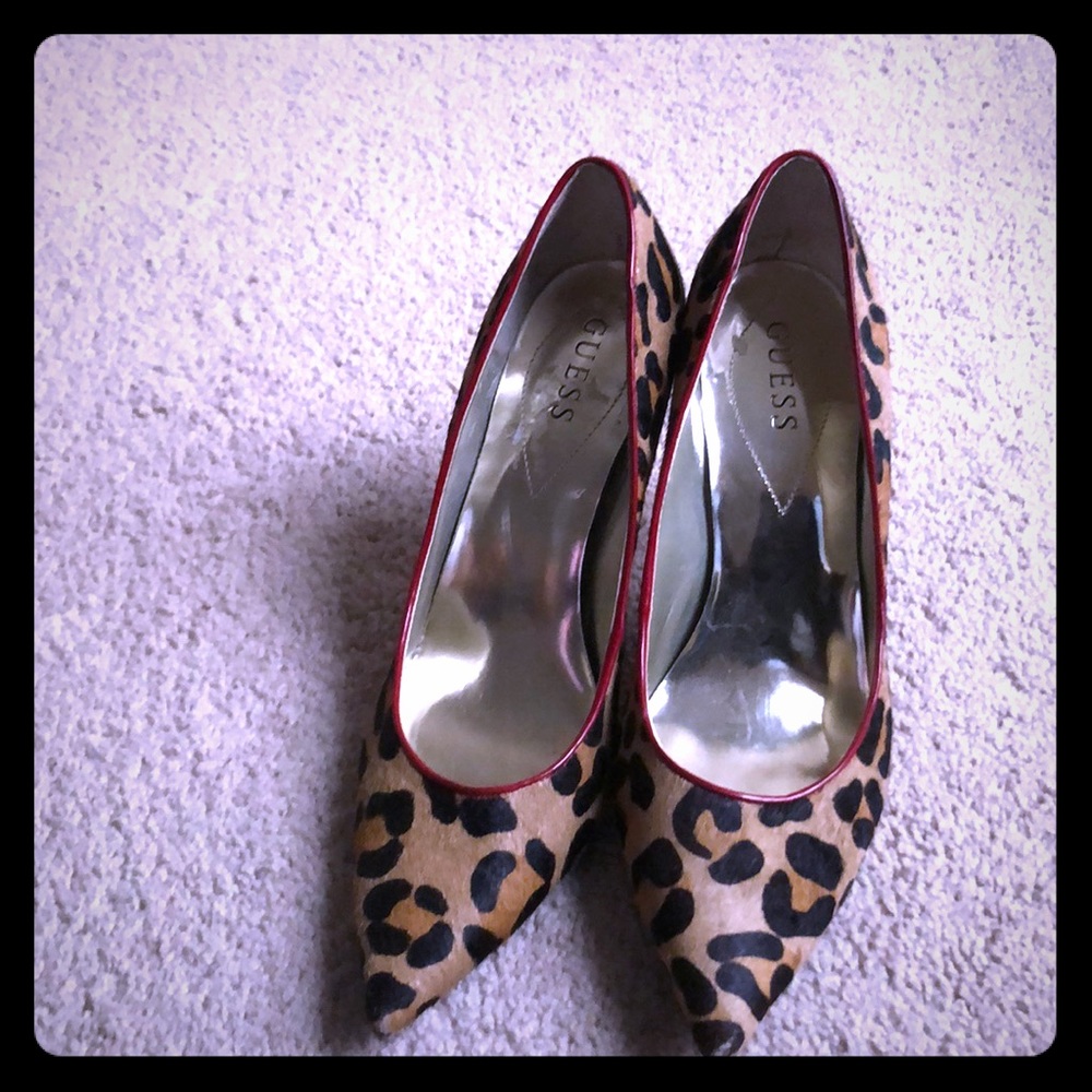 GUESS CREWLY LEOPARD FAUX PONY HAIR PUMPS